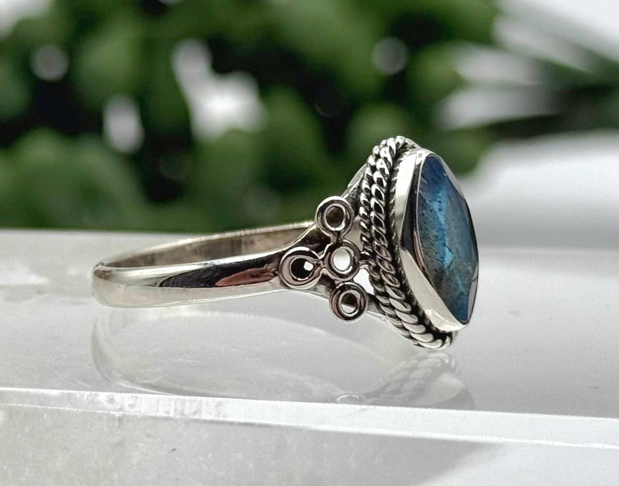 Labradorite Semi-Precious Gemstone 925/Sterling Silver Ring